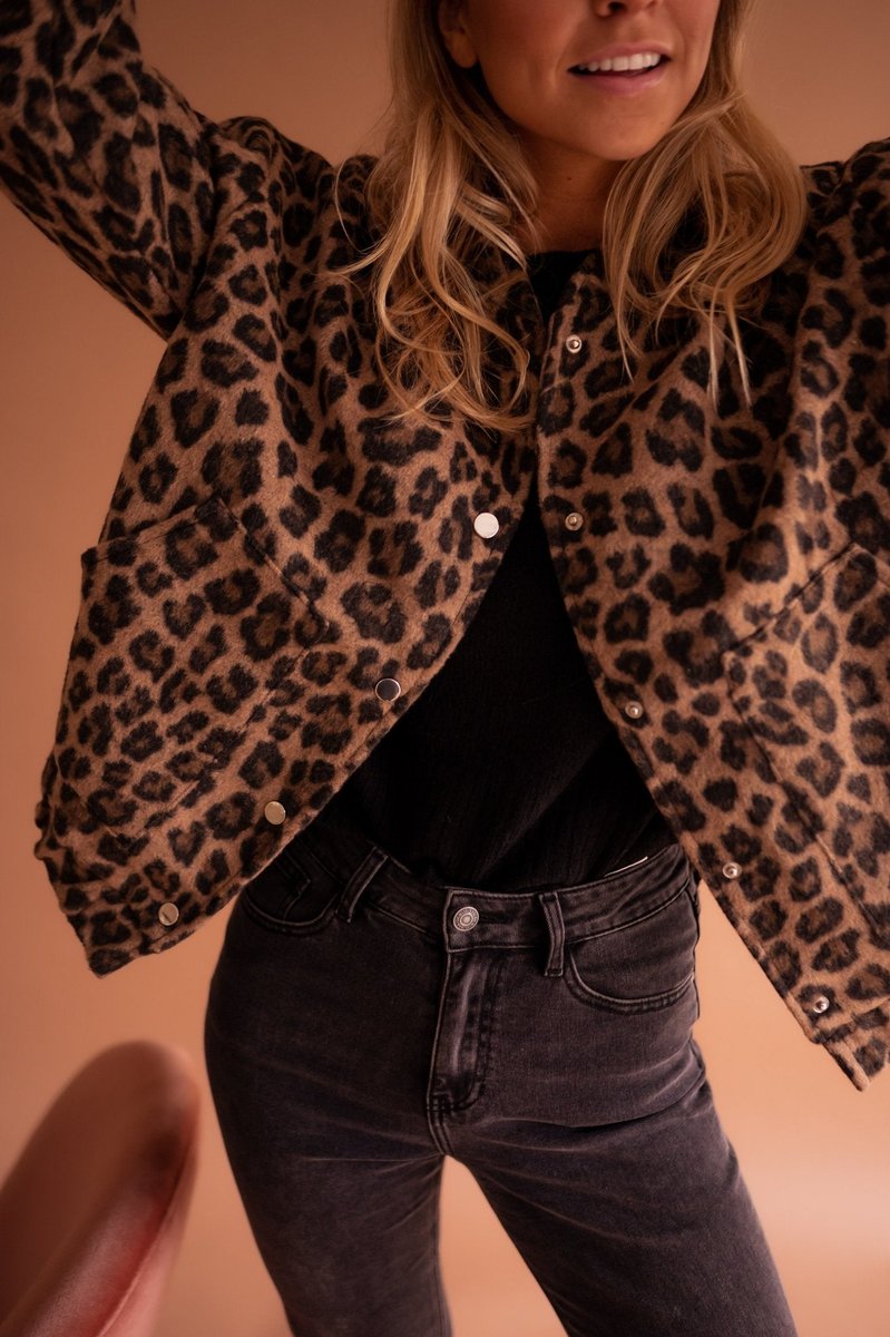Greta | Women's Quilted Jacket – Oversized Leopard Print Snap-Button view 2