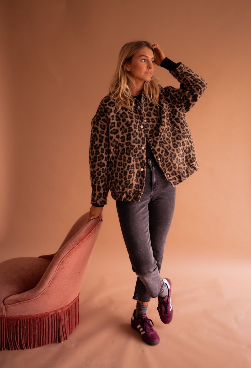 Greta | Women's Quilted Jacket – Oversized Leopard Print Snap-Button view 4