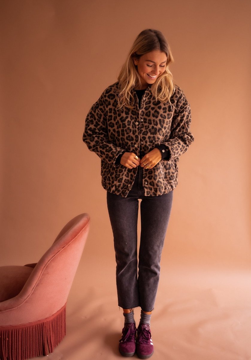 Greta | Women's Quilted Jacket – Oversized Leopard Print Snap-Button view 9
